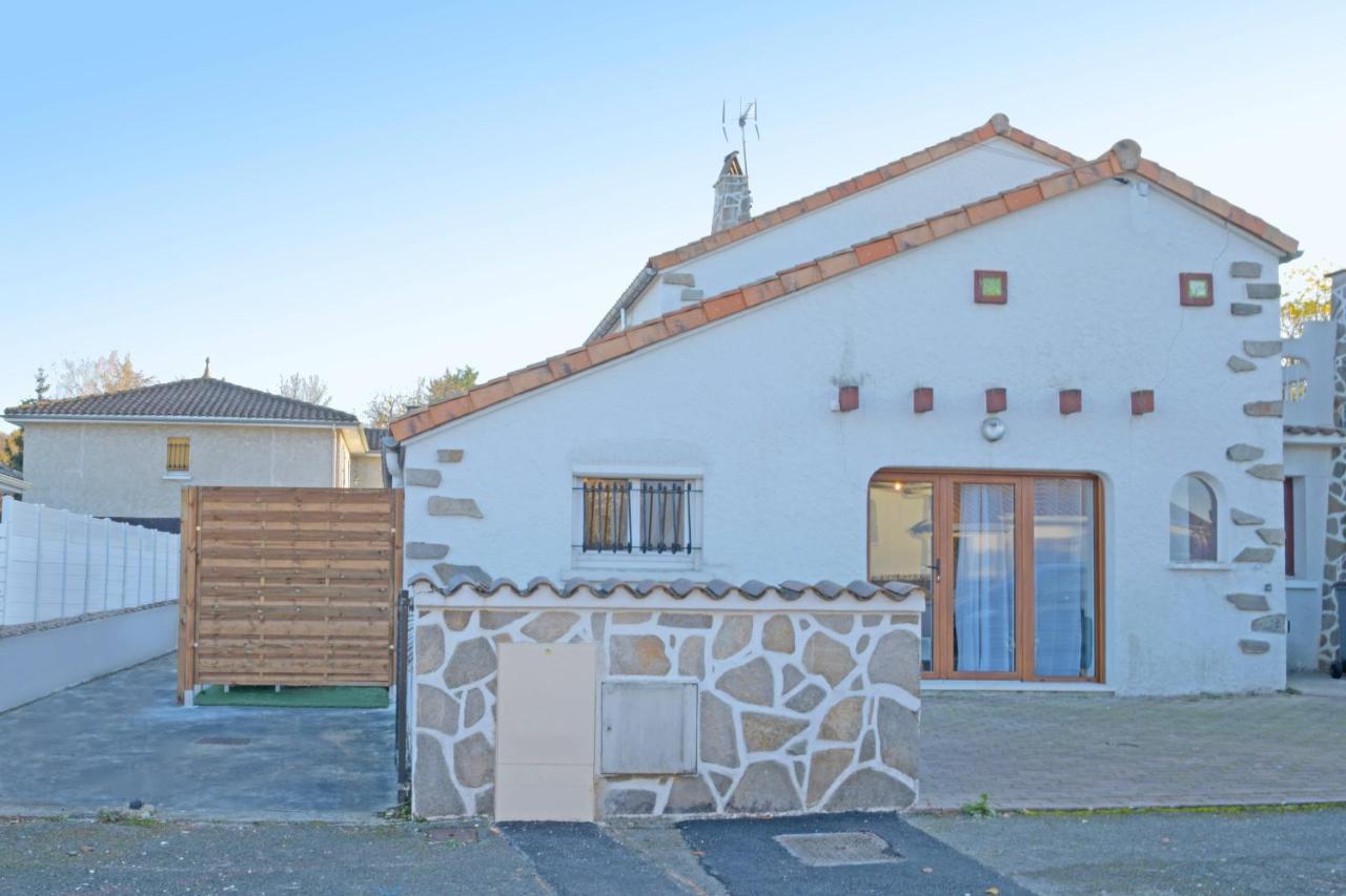 Appart T2 Avec Terrasse, Parking Et Wifi 昂古莱姆 外观 照片